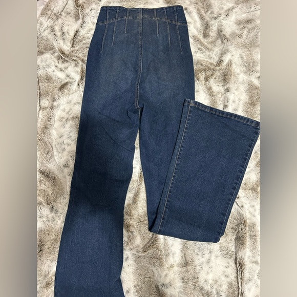 Venus flare high rise jeans: sizing in picture - Picture 2 of 3